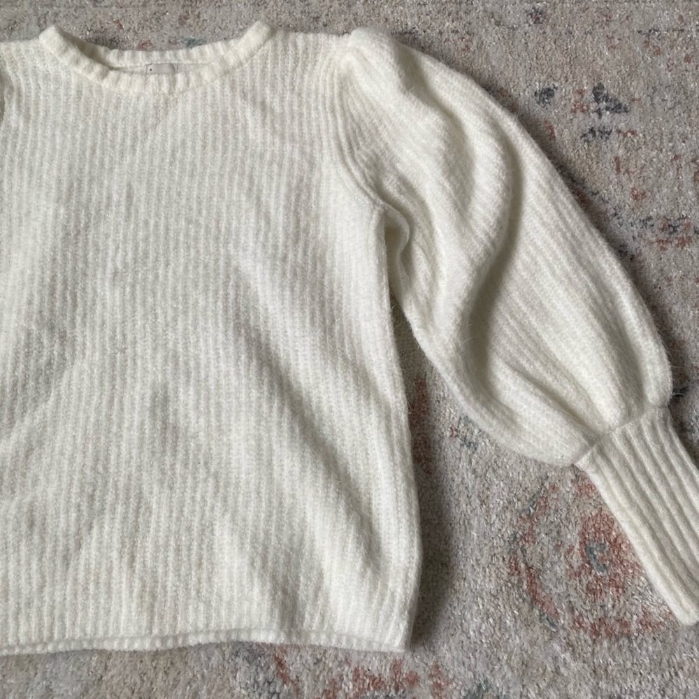 White puff sleeve detail sweater